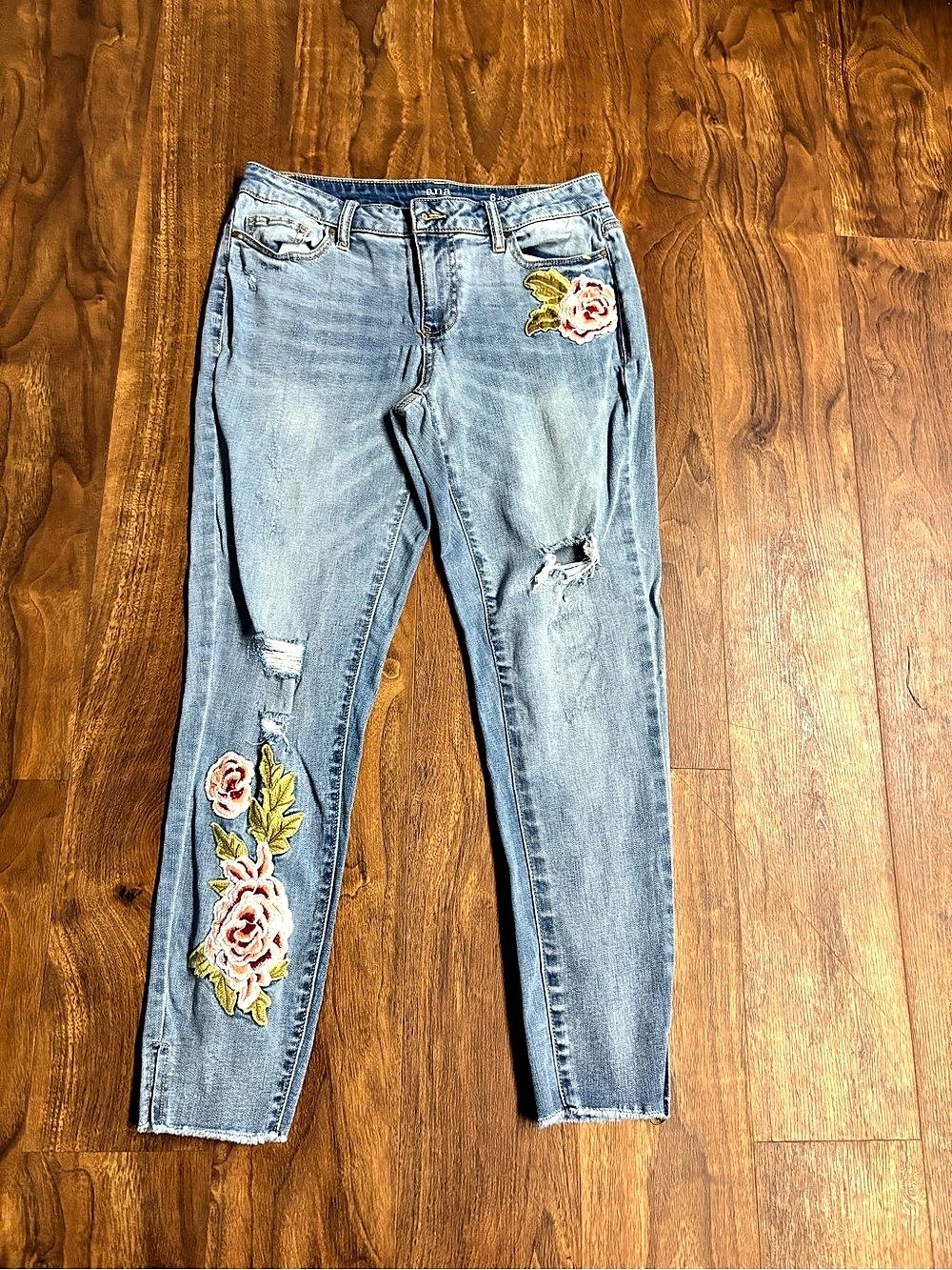🌹 a.n.a Floral Embroidered Distressed Jeggings - Size 6